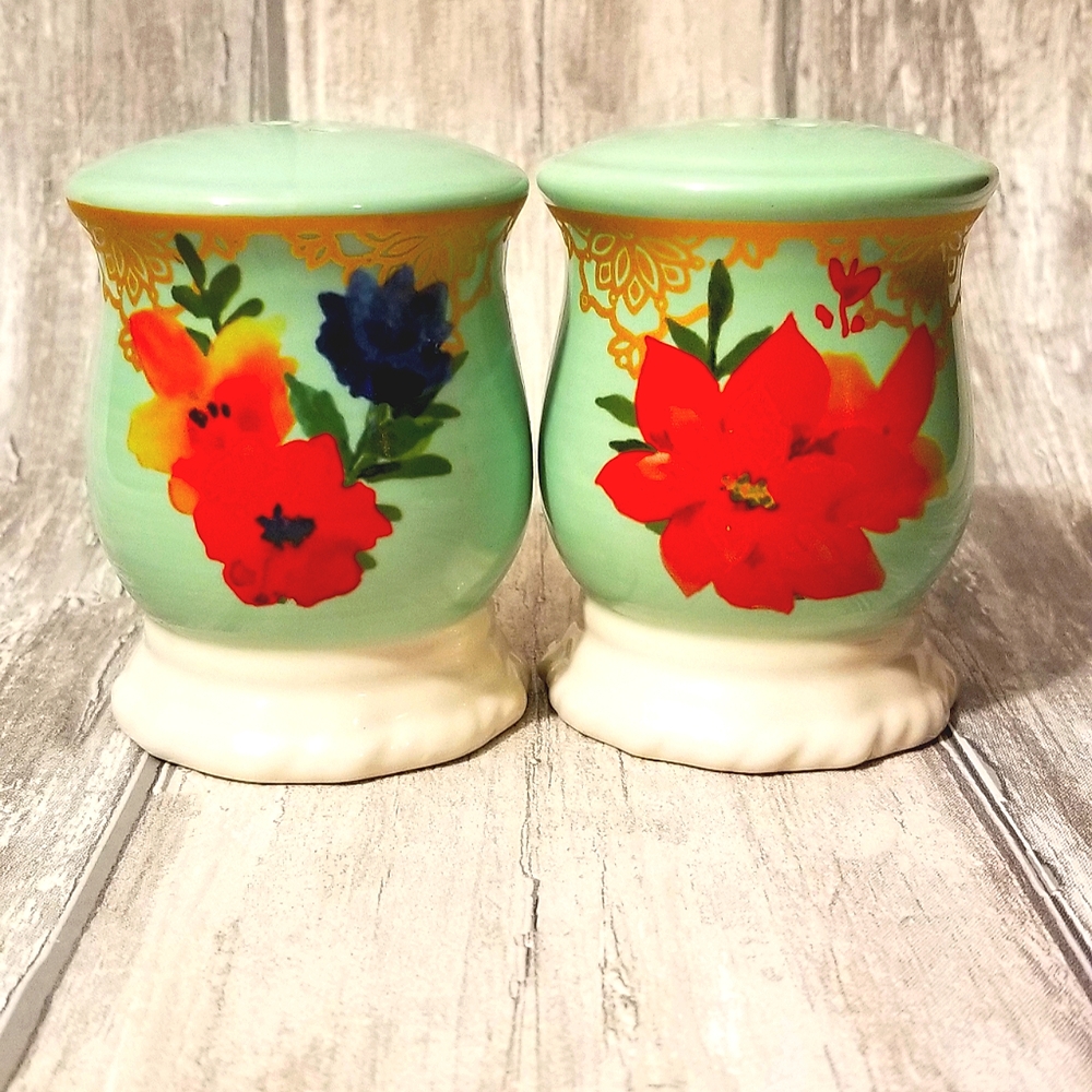 The Pioneer Woman Salt & Pepper Shaker